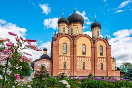 Foto de Catedral de Puhtitsa Convento de la Dormición en Kuremae. Estonia, Estados bálticos - Imagen libre de derechos