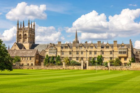 Foto de Vista al Merton College de la Universidad de Oxford desde el prado. Oxford, Inglaterra, Reino Unido - Imagen libre de derechos