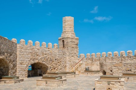 Téléchargez les photos : Toit de la forteresse de Koules dans le vieux port vénitien. Héraklion, Crète, Grèce - en image libre de droit