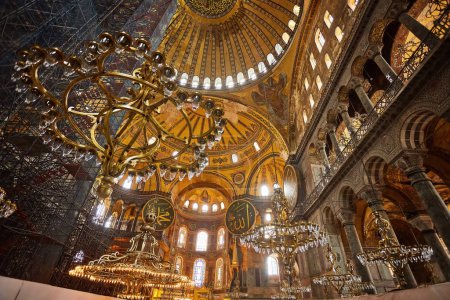Foto de Istanbul, Turkey - April 21, 2017: Interior Hagia Sophia, Aya Sofya museum in Istanbul Turkey - Imagen libre de derechos