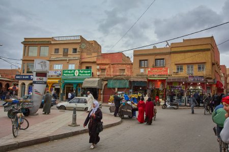 Téléchargez les photos : Maroco, Taroudant, February 02, 2017: People on the street and marketplace Morocco Taroudant - en image libre de droit