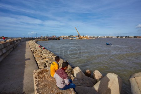Téléchargez les photos : ESSAOUIRA, MOROCCO. 13 th February, 2017: Typical fishing boat on the coast of Essouira, Morocco. The city was called Sidi Megdoulin in 11th-century - en image libre de droit