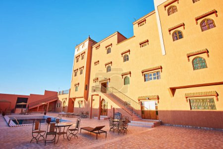 Téléchargez les photos : Ait ben Haddou, Morocco, 12 th February, 2017: Beautiful hotel in traditional Moroccan style raid, Ait ben Haddou, Morocco, Africa - en image libre de droit
