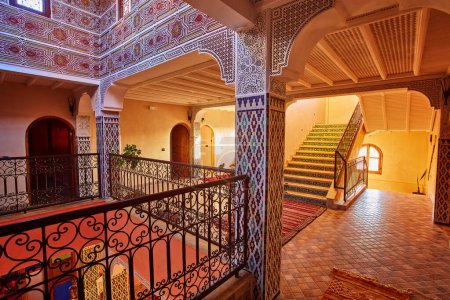 Foto de Ait ben Haddou, Morocco, 12 th February, 2017: Beautiful hotel in traditional Moroccan style raid, Ait ben Haddou, Morocco, Africa - Imagen libre de derechos