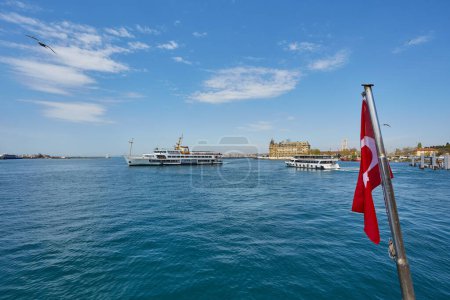 Foto de Istanbul, Turkey - April 20, 2017:Turkey flag and Istanbul view - travel background - Imagen libre de derechos