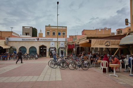 Téléchargez les photos : Maroco, Taroudant, February 02, 2017: People on the street and marketplace Morocco Taroudant - en image libre de droit