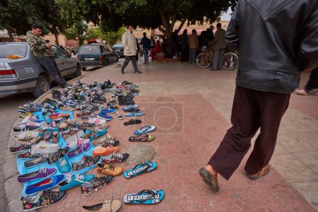 Téléchargez les photos : Morocco, Taroudant, February 02, 2017: People on the street and marketplace Morocco Taroudant - en image libre de droit