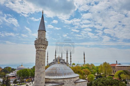 Foto de Mezquita Sultan Ahmed Mezquita azul en Estambul, Turquía en un hermoso día de verano - Imagen libre de derechos