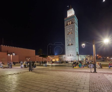 Téléchargez les photos : Morocco, Marrakech, February 02, 2017: Jemaa el-Fnaa square at evening - Marakech, Morocco - en image libre de droit