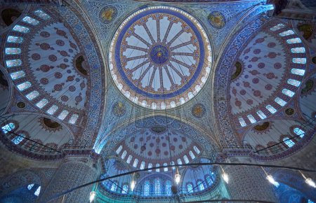 Foto de Istanbul, Turkey - April 21, 2017:Interior of the Sultanahmet Mosque Blue Mosque in Istanbul, Turkey - Imagen libre de derechos