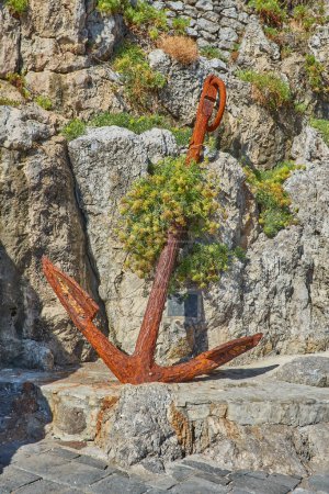 Foto de Anclaje abandonado en el Positano, ancla de la costa de Amalfi - Imagen libre de derechos
