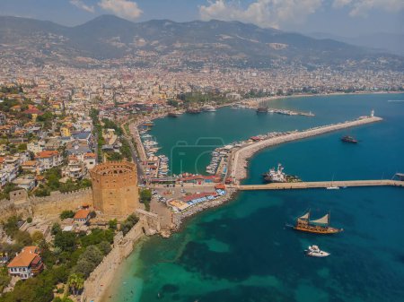 Téléchargez les photos : Kizil Kule or Red Tower and port aerial panoramic view in Alanya city, Antalya Province on the southern coast of Turkey. Summer photo taken from a drone - en image libre de droit
