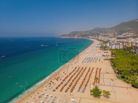 Foto de Mar Mediterráneo desde la altura del teleférico y la playa de Cleopatra en Alanya, Turquía - Imagen libre de derechos