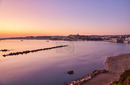 Foto de Panoramic view of Otranto at sunset, Italy - Imagen libre de derechos