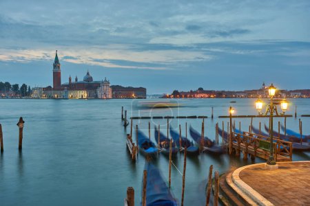 Zeitraffer von Venedig mit der Insel Giudecca, der Kirche Madonna della Salute, dem Dogenpalast, dem Markusplatz vom Glockenturm des San Giorgio aus gesehen.