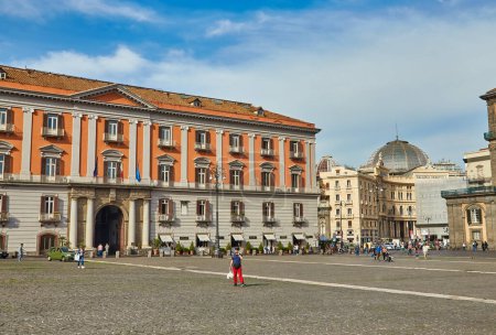Téléchargez les photos : Naples, Italie - 24 octobre 2019 : Le Palais Royal Place Plebiscito, Naples, Campanie, Italie - en image libre de droit