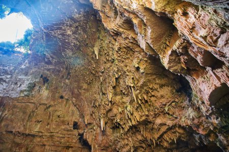 Téléchargez les photos : Grottes de Castellana, Pouilles, Italie. Ils montent à moins de deux kilomètres de la ville dans le sud-est de Murge à 330 m.s.l.m. plateau calcaire formé dans le Crétacé supérieur. - en image libre de droit