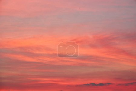 Téléchargez les photos : Le fond d'un ciel magnifique, coloré du ciel. - en image libre de droit