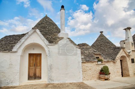 Foto de Las casas Trulli tradicionales en la ciudad de Alberobello, Apulia, Italia - Imagen libre de derechos