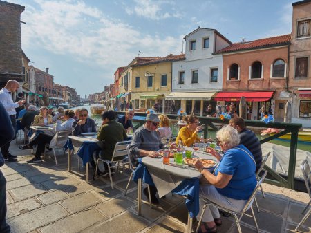 Foto de Venecia, Italia - 15 de octubre de 2018: Vista de la isla de Murano en Venecia, Italia - Imagen libre de derechos