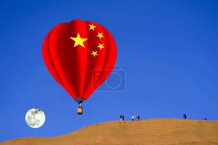Téléchargez les photos : China spy balloon in America waiting to be shot down. - en image libre de droit