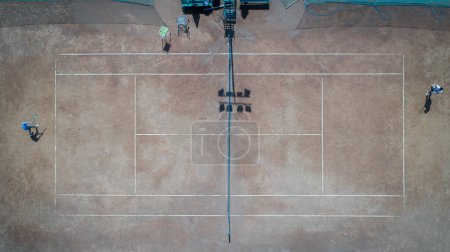 Foto de Vista aérea del juego de tenis en la vista superior de la cancha - Imagen libre de derechos