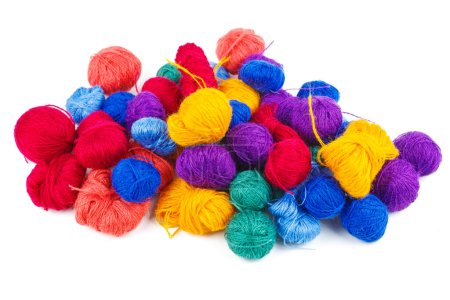 Téléchargez les photos : Rainbow balls of wool thread isolated on white background - en image libre de droit