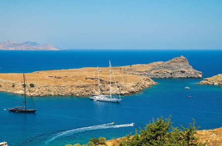 Téléchargez les photos : Beau paysage méditerranéen de Lindos sur l'île de Rhodes, Grèce - en image libre de droit