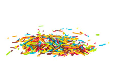Téléchargez les photos : Poudre de sucre sucré multicolore sur fond blanc - en image libre de droit