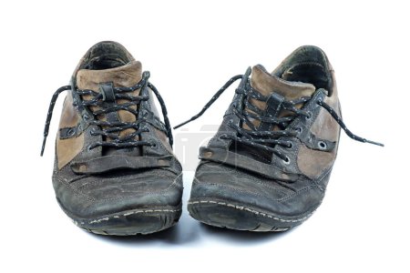 Foto de Pareja de botas viejas aisladas sobre fondo blanco - Imagen libre de derechos