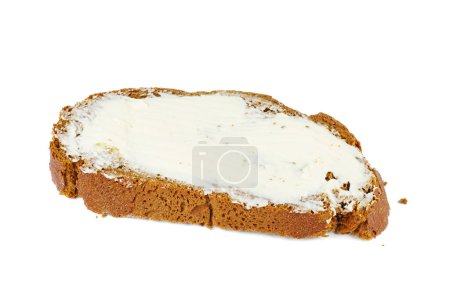 Foto de Rebanada de pan de centeno con mantequilla, aislado sobre fondo blanco - Imagen libre de derechos