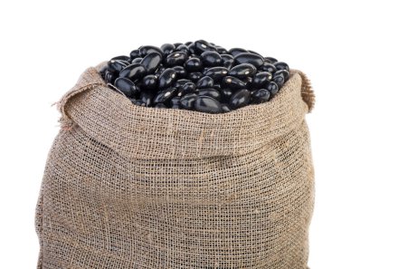 Téléchargez les photos : Jute sack with black legume beans isolated on white background - en image libre de droit