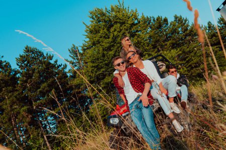 Téléchargez les photos : Group young happy people enjoying beautiful sunny day while driving a off road buggy car on mountain nature. - en image libre de droit