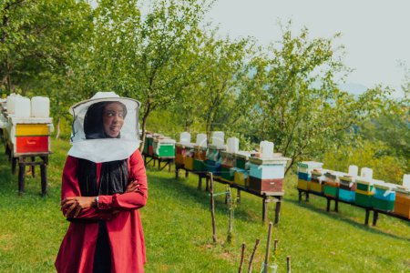 Foto de Portrait of an Arab investor located on a large honey farm. Investing in small businesses. - Imagen libre de derechos
