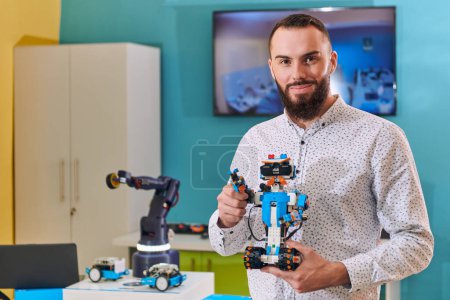 Foto de Un hombre que trabaja en un laboratorio de robótica, centrándose en los intrincados campos de la robótica y la impresión 3D. Mostrar su dedicación a la innovación, ya que participan en la investigación, el desarrollo, la ingeniería, y - Imagen libre de derechos
