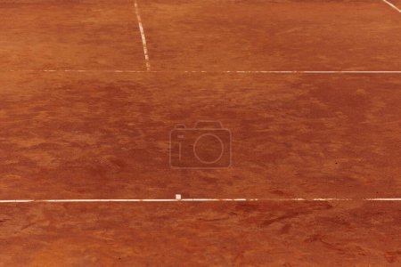 Téléchargez les photos : Une image rapprochée du court de tennis avec des lignes marquées. Photo de haute qualité - en image libre de droit