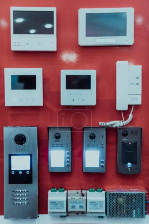 Photo for Modern shops with equipment for the protection agency. Security cameras, intercoms and many other equipment for the protection of houses, vehicles or buildings. - Royalty Free Image