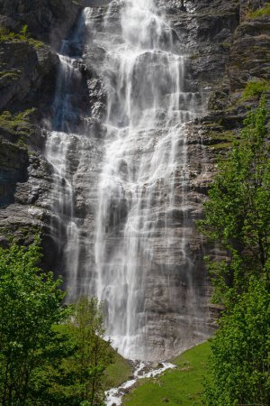 Téléchargez les photos : Cascades de la vallée de Lauterbrunnen. Cantone Berne, Suisse - en image libre de droit
