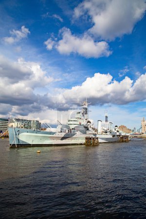 Téléchargez les photos : Londres, HMS Belfast sur la jetée - en image libre de droit