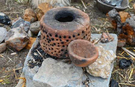 prehistórico edad de piedra crisol de cerámica horno de fusión