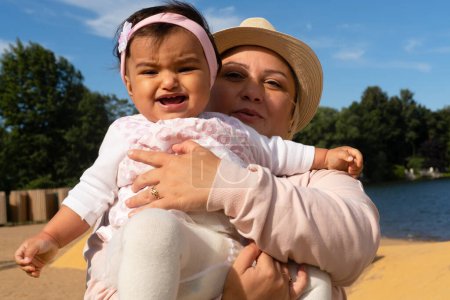 Téléchargez les photos : Little girl toddler with her mother on the beach. Time for play. Happy summer. - en image libre de droit