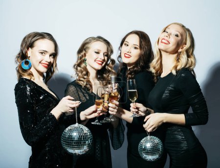 Téléchargez les photos : Four Party women in black dress with disco balls and wine - en image libre de droit