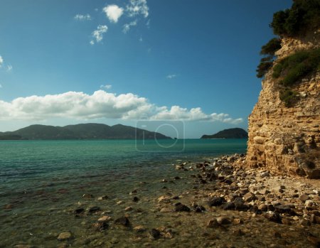 Téléchargez les photos : Grottes bleues sur l'île de Zante, Grèce, concept de voyage - en image libre de droit