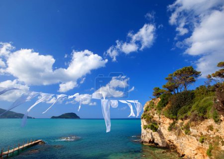 Foto de Pequeña isla en Grecia, Zakynthos, día de verano - Imagen libre de derechos