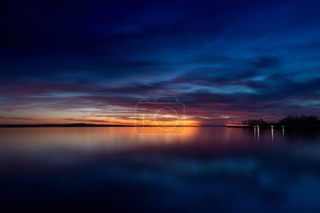 Téléchargez les photos : Dramatic sky, sunset over the lake Balaton in Hungary - en image libre de droit