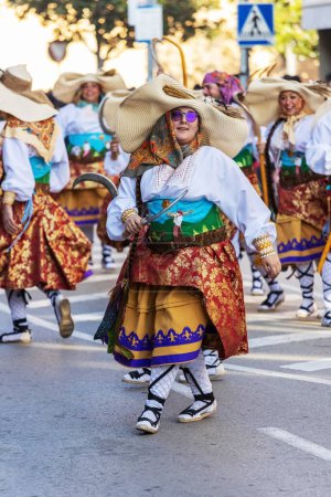 Foto de Palamos, Spain - february 19, 2023, Traditional carnival parade in a small town Palamos, in Catalonia, in Spain - Imagen libre de derechos