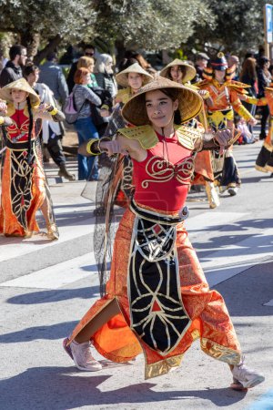 Téléchargez les photos : Palamos, Espagne - 11 février 2024, Carnaval traditionnel dans une petite ville de Palamos, en Catalogne, en Espagne . - en image libre de droit