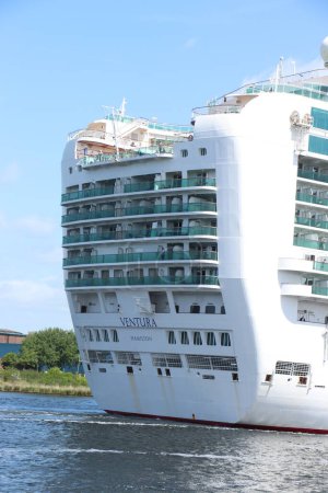 Foto de IJmuiden, Países Bajos - 17 de mayo de 2023: Ventura P & O Cruises, detalle de popa o popa - Imagen libre de derechos