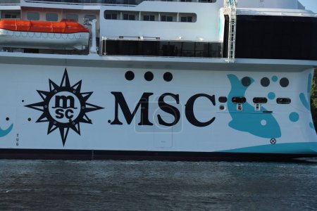 Foto de Velsen, Países Bajos - 6 de junio de 2023: Euribia se unió a la flota de cruceros MSC en 2023. Detalle del arte del casco y el logotipo de la empresa MSC - Imagen libre de derechos
