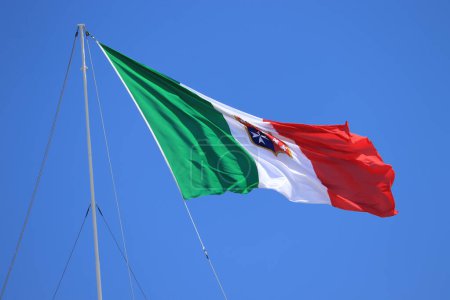 Bandera civil naval de Italia. Bandera marítima utilizada por los buques comerciales italianos para denotar su nacionalidad